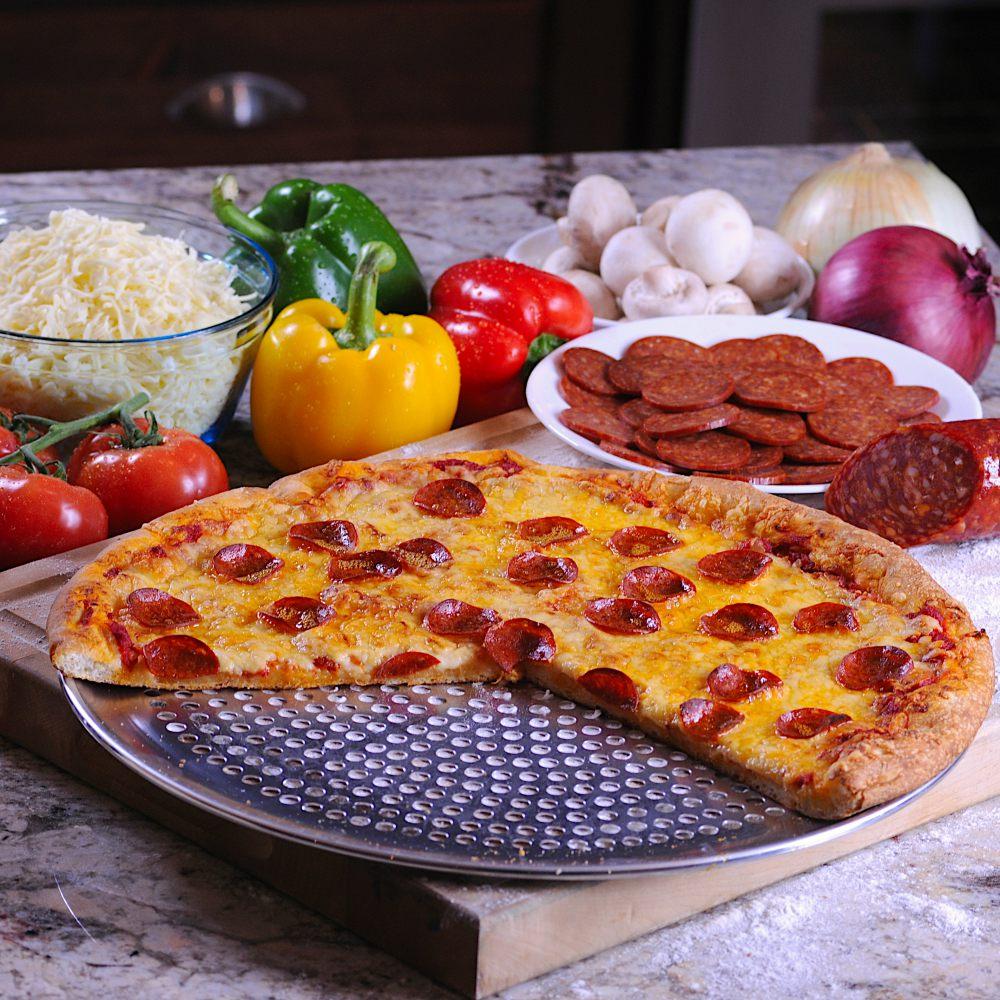 https://www.crowncookware.com/cdn/shop/products/pizza-pans-with-holes-perforated-perfection-pizza-pans-573046.jpg?v=1631799274&width=1445